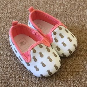 Rosie Pope Pineapple Mania Crib Shoes